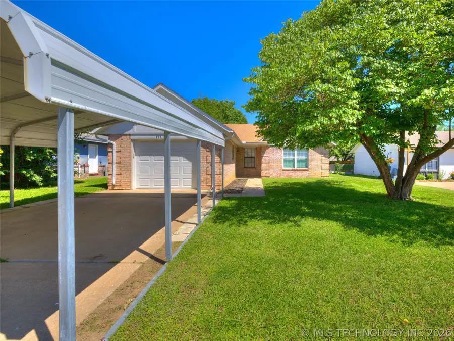 606 W 19th Street S, Claremore, OK 74019 - #2