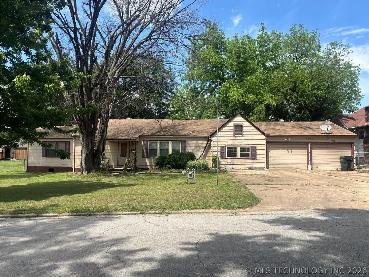 1229 E 10th Street, Okmulgee, OK 74447 - #1