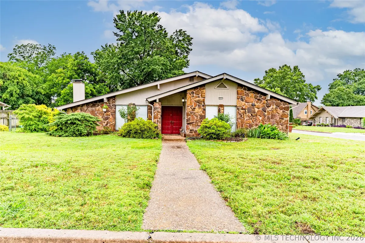 2212 S Hickory Place, Broken Arrow, OK 74012 - #1