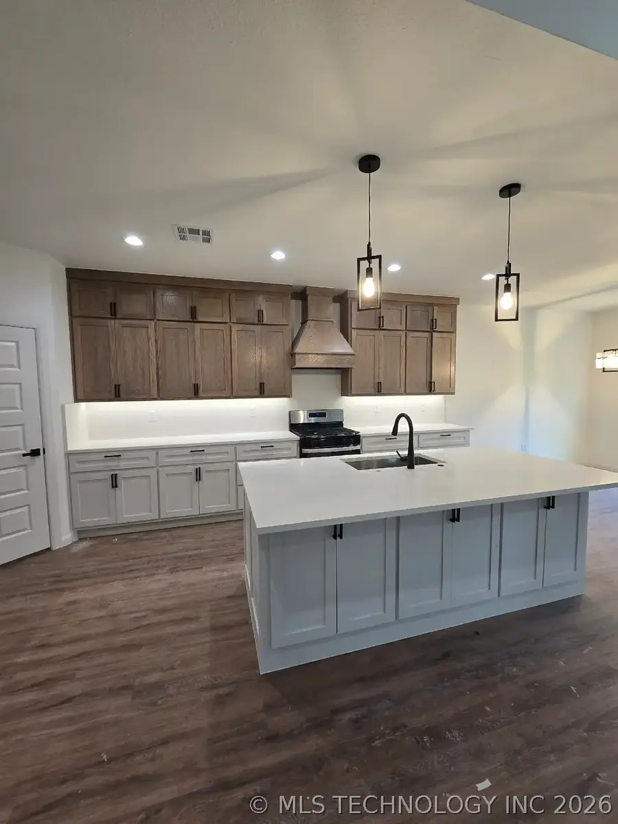 4212 SE Fairview Road, Bartlesville, OK 74006 - #2