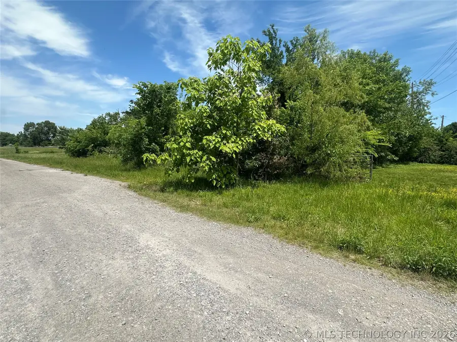 607 S Jackson Avenue, Wagoner, OK 74467 - #2