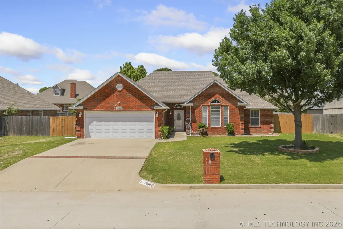 2009 5th Avenue Nw, Ardmore, OK 73401 - #1