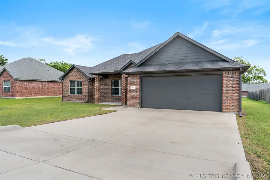 827 S Mckinley Avenue, Calera, OK 74730 - #2