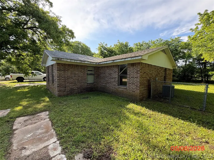 1209 W Kiamichi Street, Hugo, OK 74743 - #3