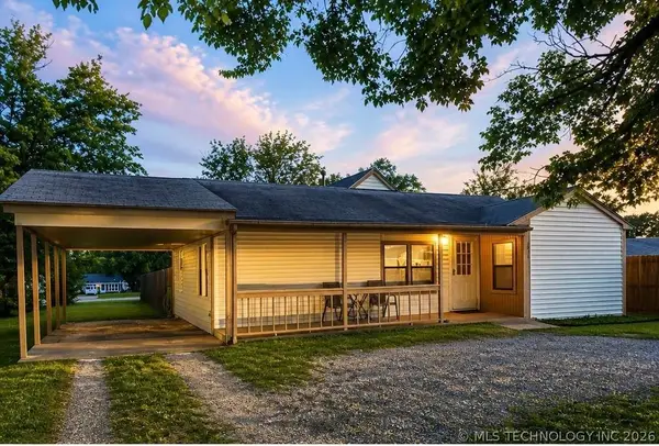 1811 W Broadway Street, Collinsville, OK 74021