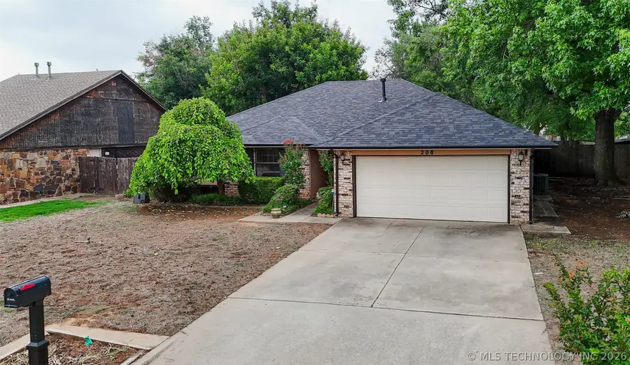 208 SE 30th Street, Moore, OK 73160 - #2