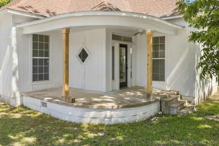 302 S 10 Avenue, Madill, OK 73446 - #2