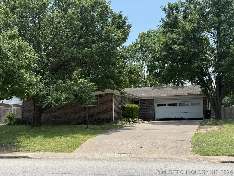 5409 Baylor Drive, Bartlesville, OK 74006 - #2