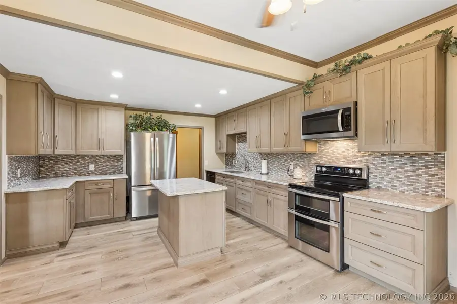 2700 W Dickinson, Cushing, OK 74023 - #3