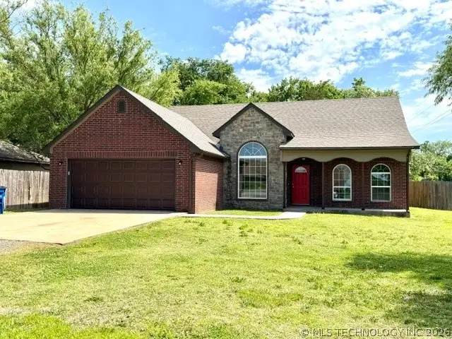 1502 NE 2nd Street, Wagoner, OK 74467 - #1