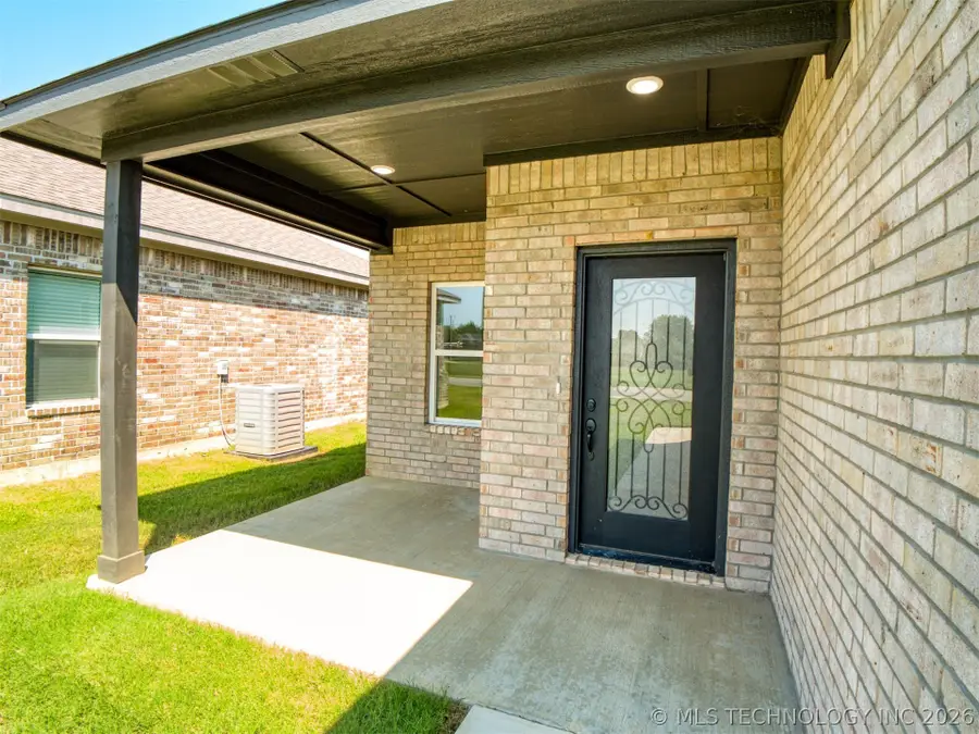 212 Cottonwood Street, Calera, OK 74730 - #3