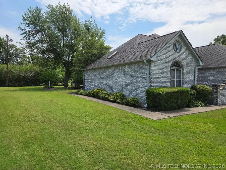 112 Circle Drive, Checotah, OK 74426 - #3