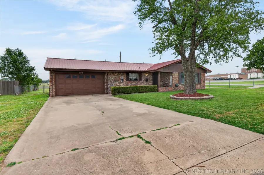 5716 Baylor Drive, Bartlesville, OK 74006 - #2