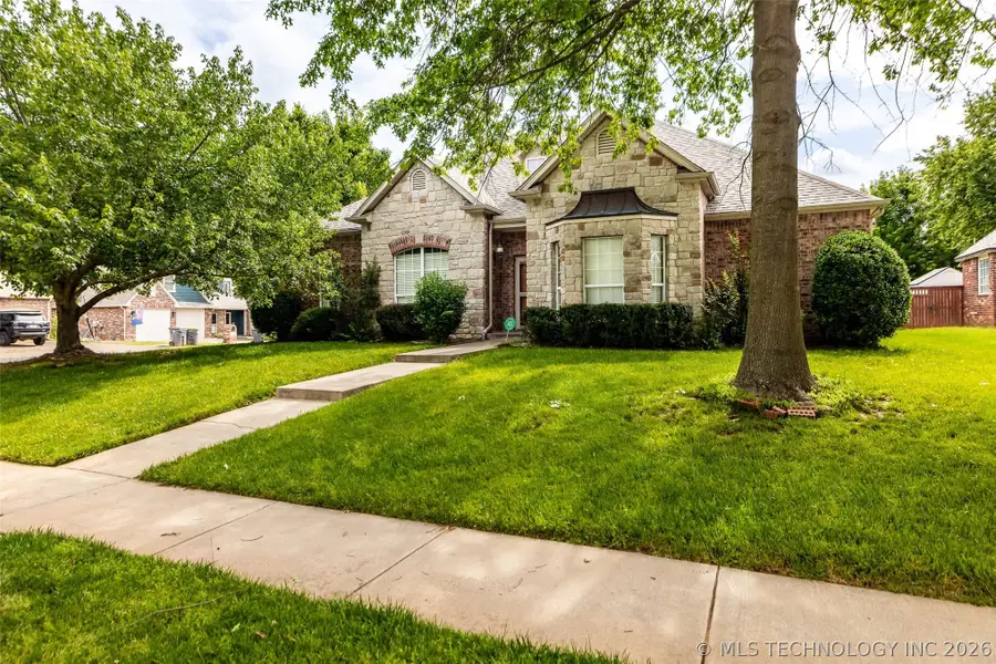 525 N Vine Street, Jenks, OK 74037 - #2