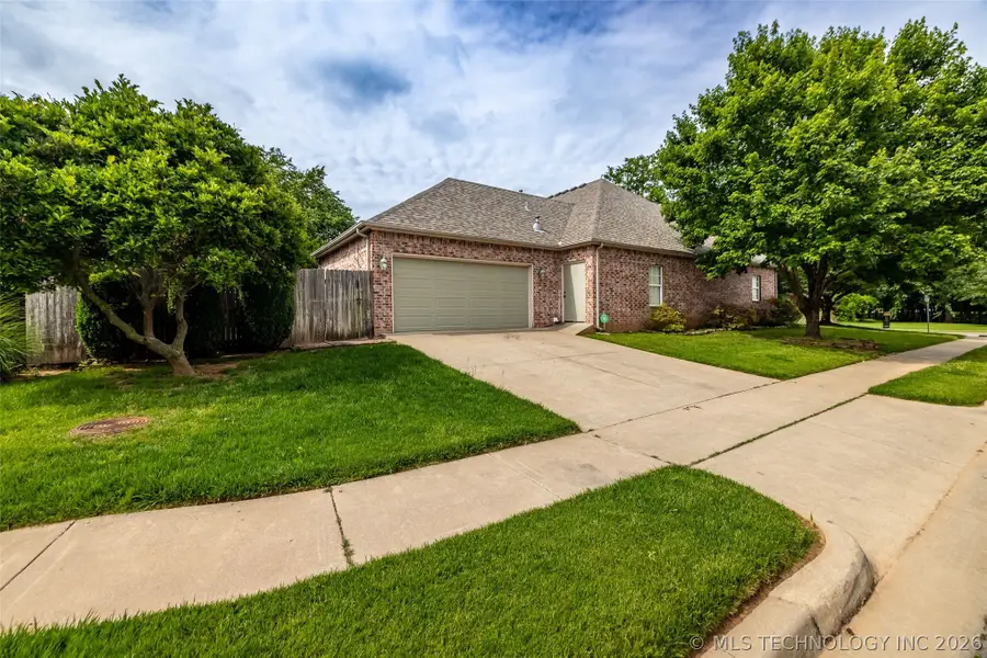 525 N Vine Street, Jenks, OK 74037 - #3