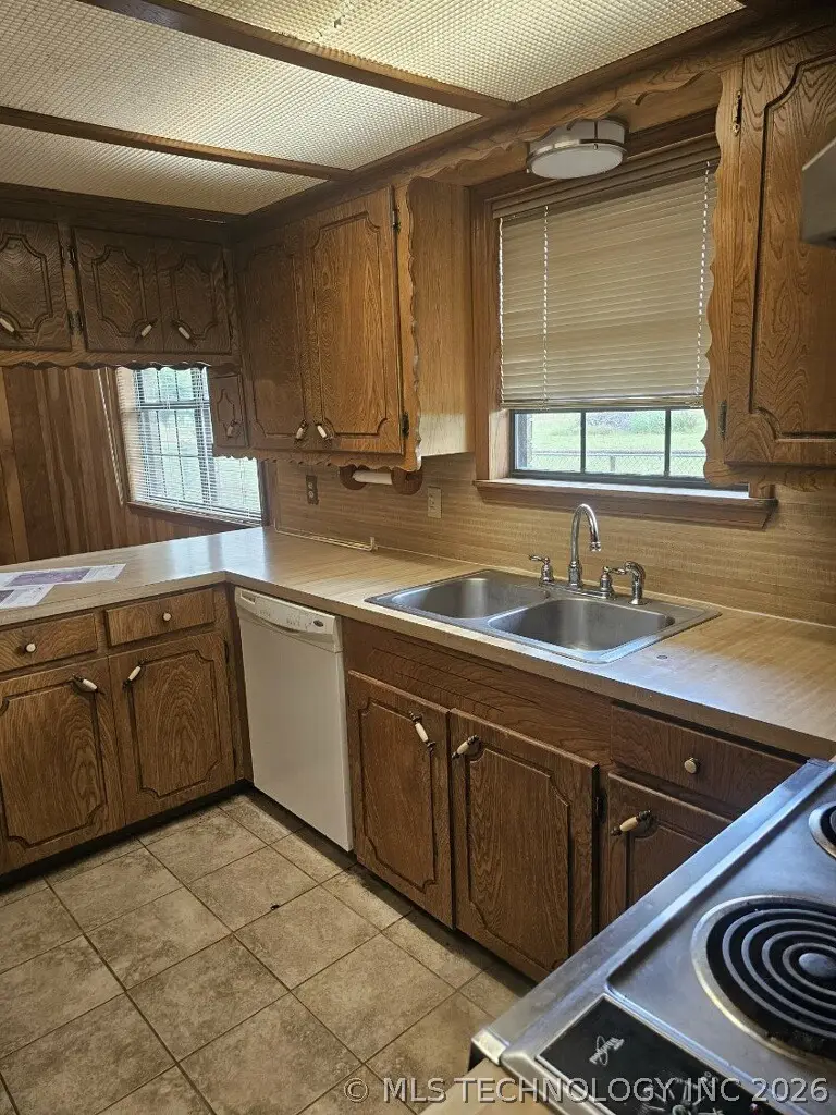 206 N Grand Avenue, Mannsville, OK 73447 - #3