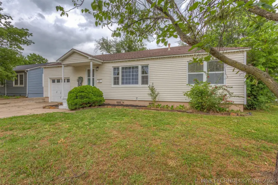 407 N Cedar Street, Owasso, OK 74055 - #2