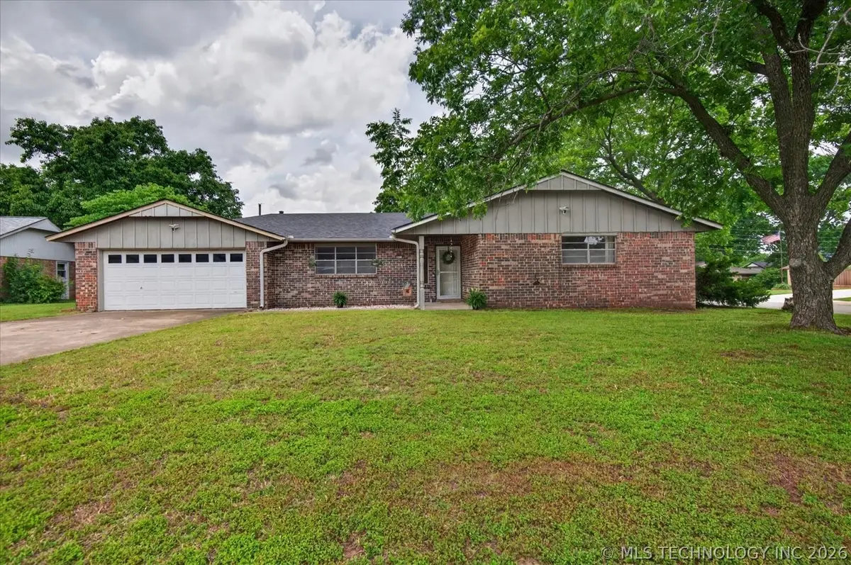 601 Castle Road, Bartlesville, OK 74006 - #1