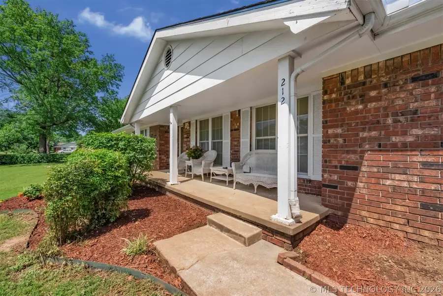 212 N Will Rogers Loop W, Oologah, OK 74053 - #3