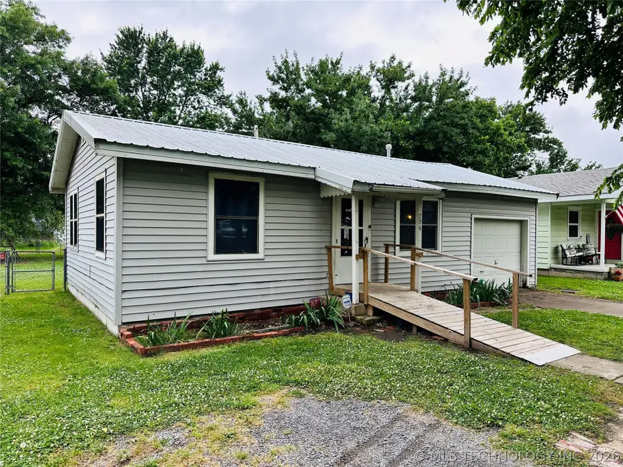 206 S Ora Street, Pryor, OK 74361 - #3