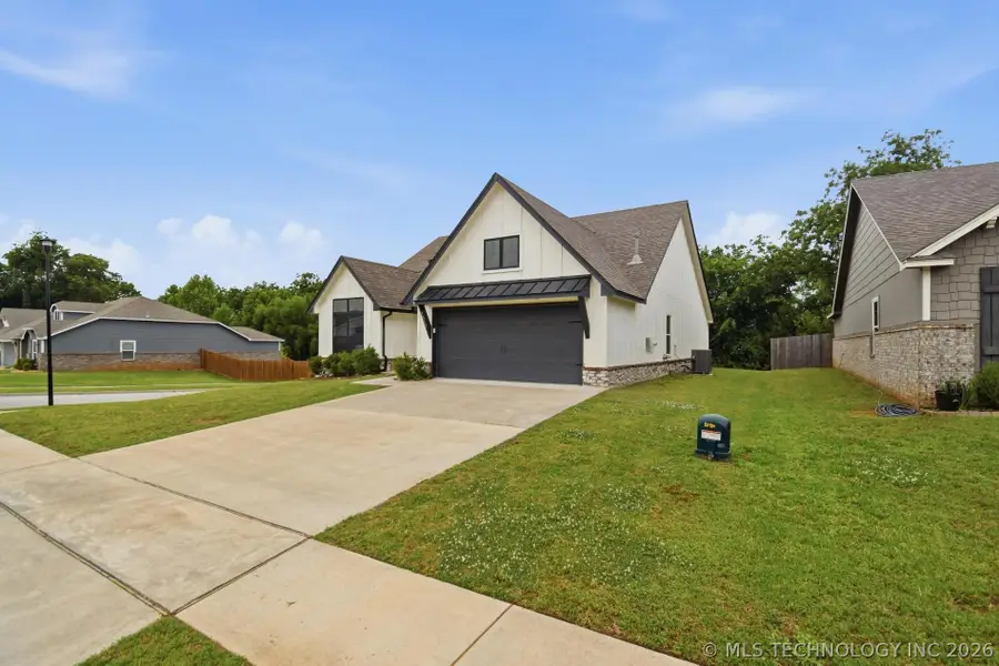 7312 S Indianwood Avenue, Broken Arrow, OK 74011 - #2