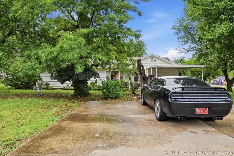 105 S Locust Street, Oologah, OK 74053 - #2