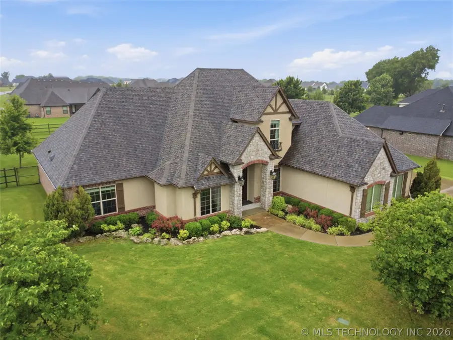 6302 N Twin Creeks Drive, Owasso, OK 74055 - #2