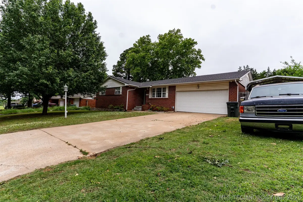 18 S Meadowhill Drive, Bristow, OK 74010 - #1