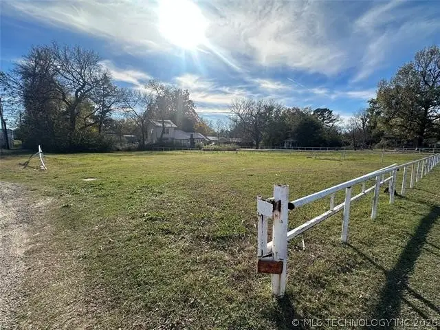 806 E 13th Street, Okmulgee, OK 74447 - #2