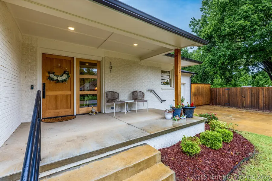 101 W 6th Street, Claremore, OK 74017 - #3