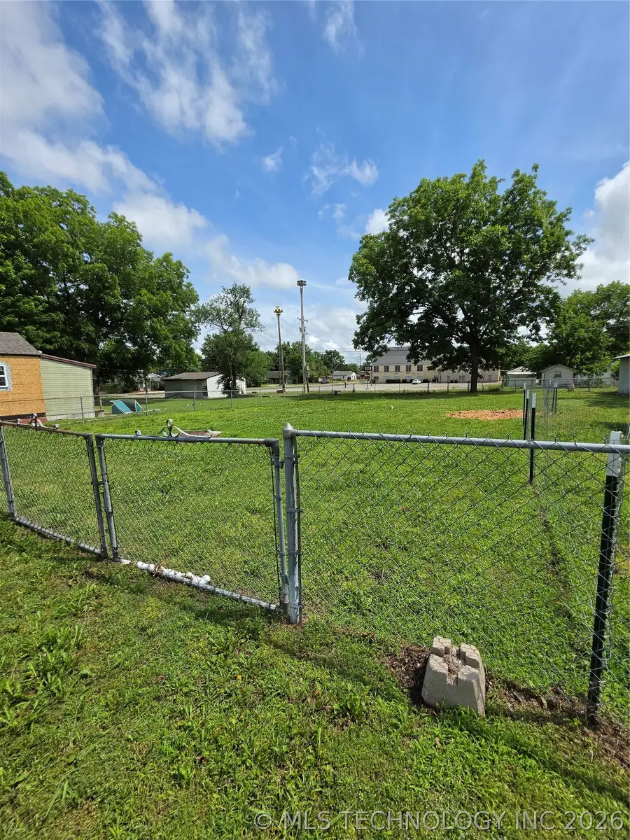 607 W 5th Street, Ada, OK 74820 - #3