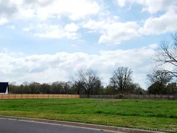917 Edge Water Boulevard, Tahlequah, OK 74464