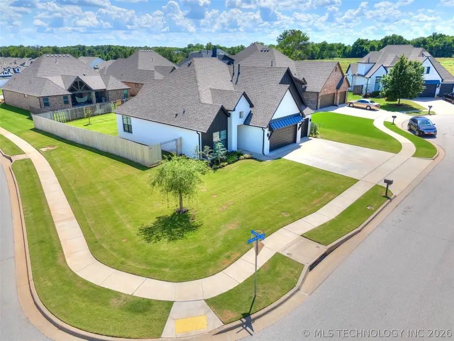 3117 W Van Buren Court S, Broken Arrow, OK 74011 - #2