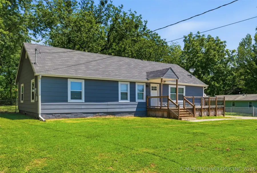 605 NE 6th Street, Wagoner, OK 74467 - #2