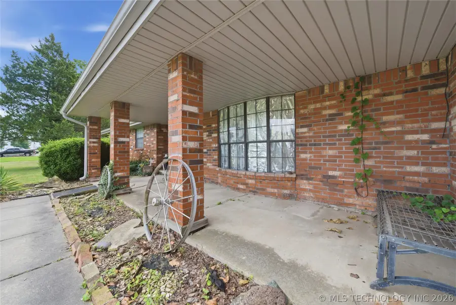 1318 E Fairview Avenue, Nowata, OK 74048 - #2