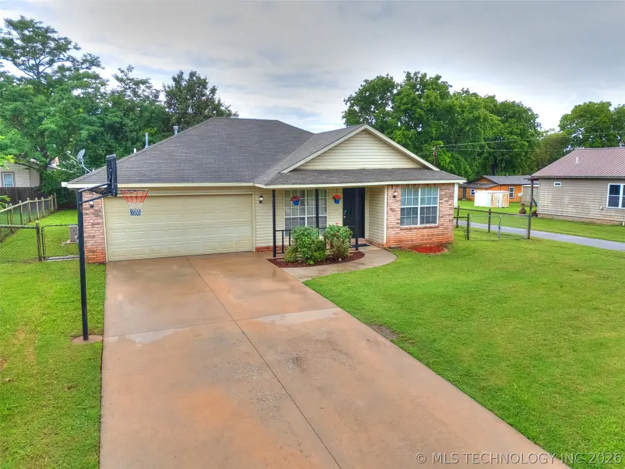 308 N Avenue Street, Coweta, OK 74429 - #2