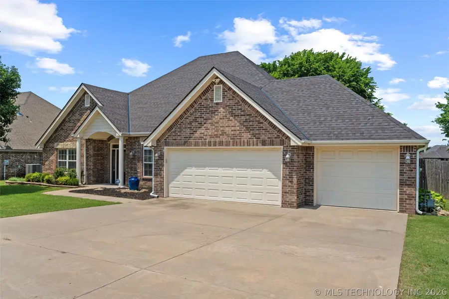 5812 Woodland Road, Bartlesville, OK 74006 - #2