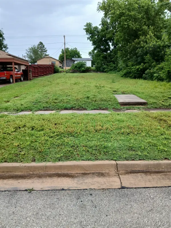 517 W 7th Avenue, Bristow, OK 74010