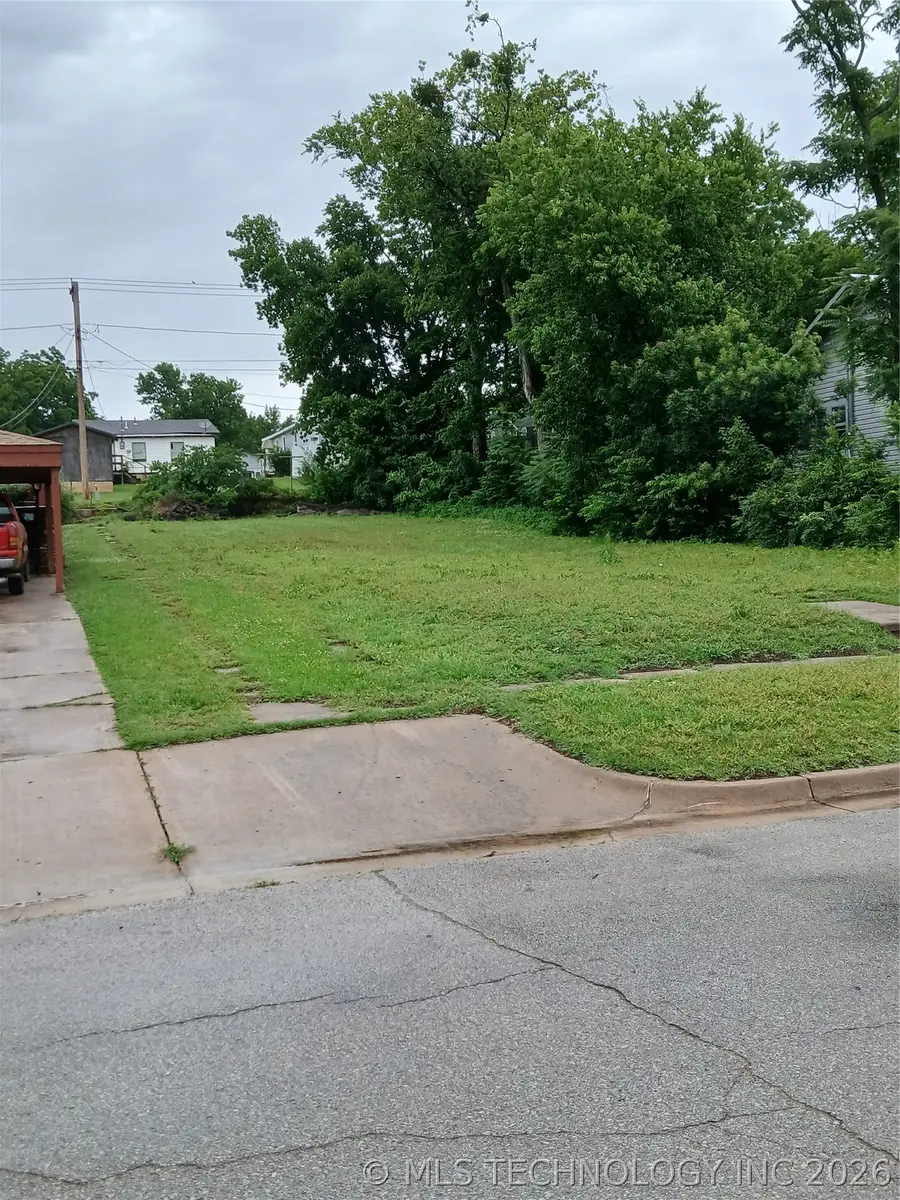 517 W 7th Avenue, Bristow, OK 74010 - #2