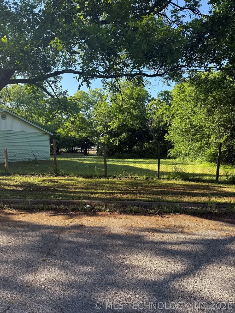201 4th Avenue Se, Ardmore, OK 73401 - #3