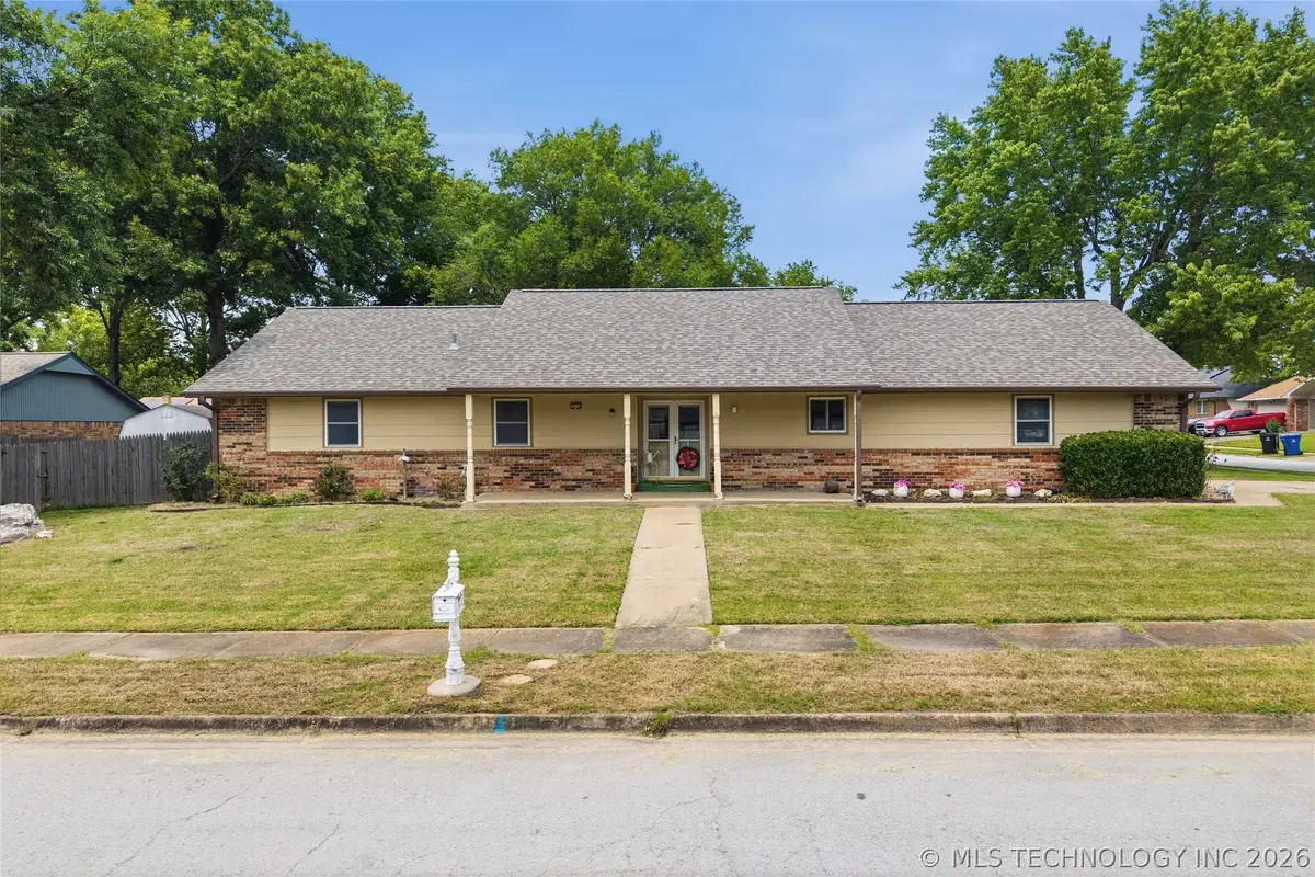 3016 E Knoxville Street, Broken Arrow, OK 74014 - #1