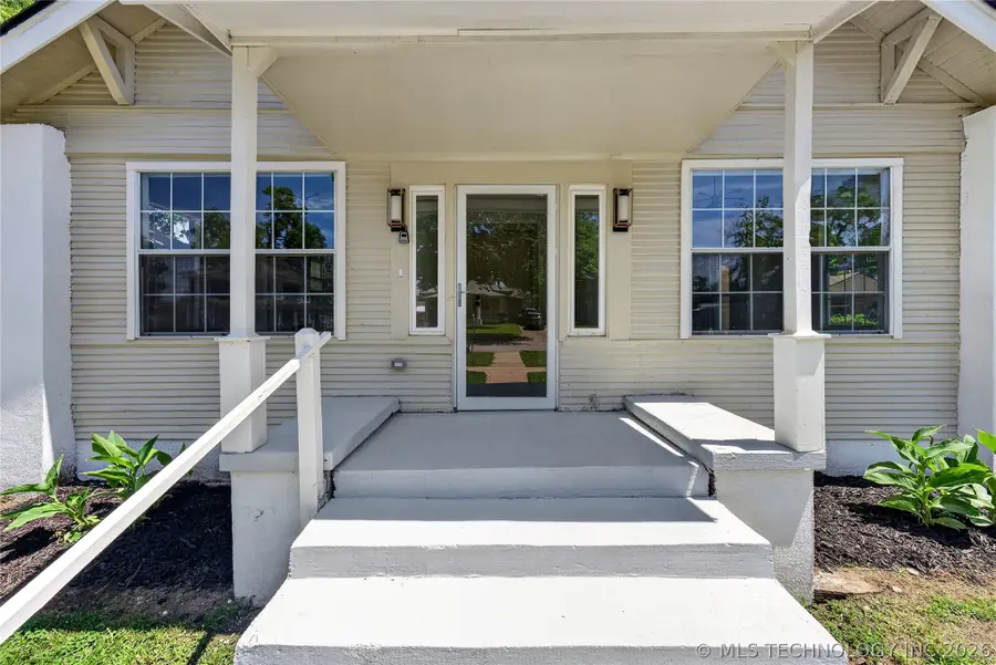 320 E 5th Street, Claremore, OK 74017 - #2