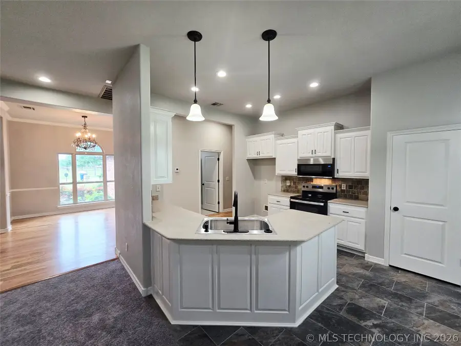 5108 E Hickory Meadow Drive, Claremore, OK 74019 - #3