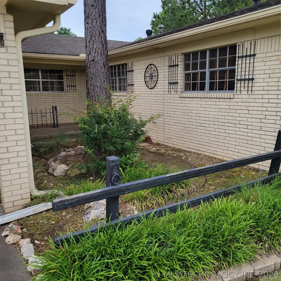 1302 SE 12th Street, Wagoner, OK 74467 - #2