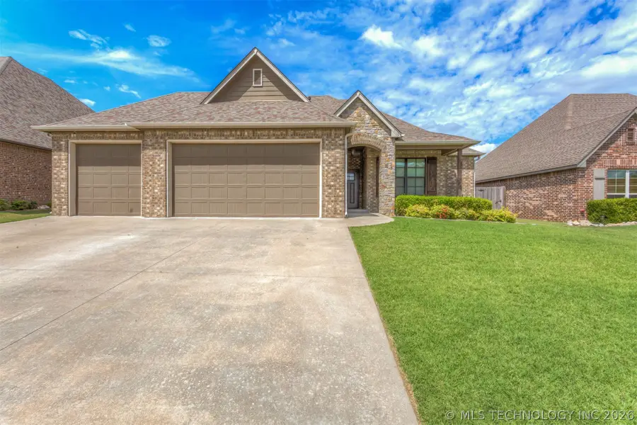 8110 N 77 East Avenue, Owasso, OK 74055 - #2