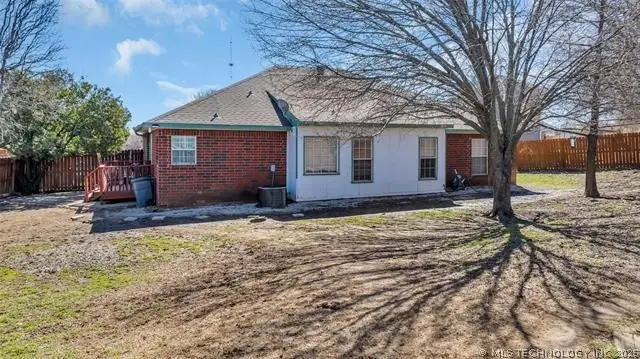 2517 Westwood Court, Ardmore, OK 73401 - #2