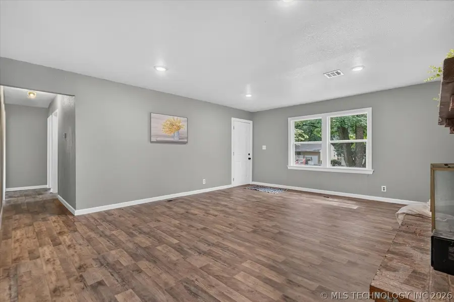 1860 S Armstrong Avenue, Bartlesville, OK 74003 - #3