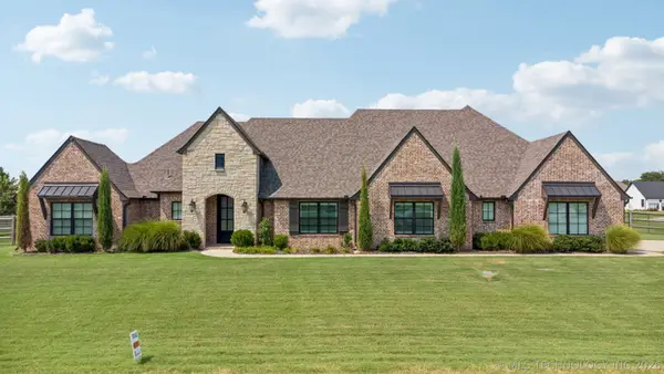 6270 N Creekwood Drive, Owasso, OK 74055