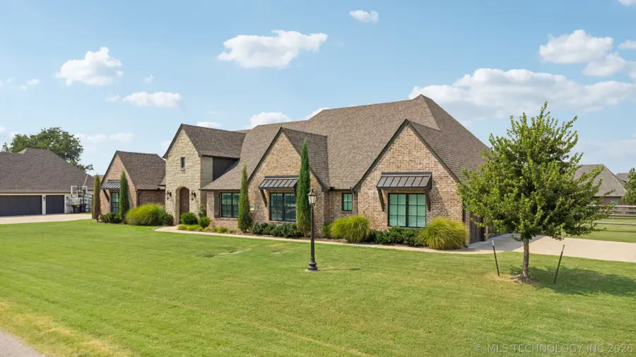 6270 N Creekwood Drive, Owasso, OK 74055 - #2