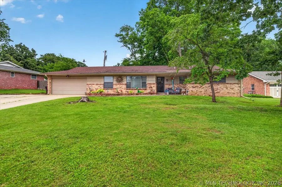 2731 Evergreen Drive, Bartlesville, OK 74006 - #2